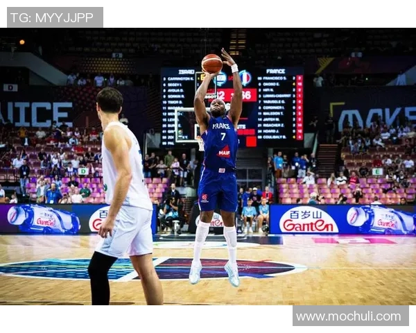 尼克斯新援埃奇库姆季前赛首秀表现不佳手感低迷引发关注