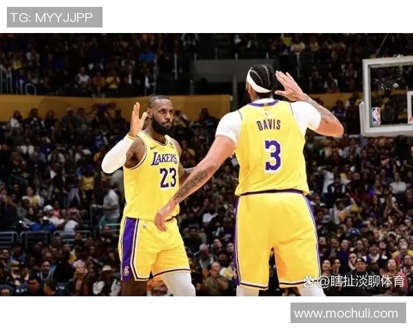 詹姆斯砍下26分助力湖人客场轻取快船展现强大实力