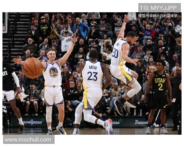 晃飞库里 里夫斯后撤步三分续命 晃飞库里 里夫斯后撤步三分续命