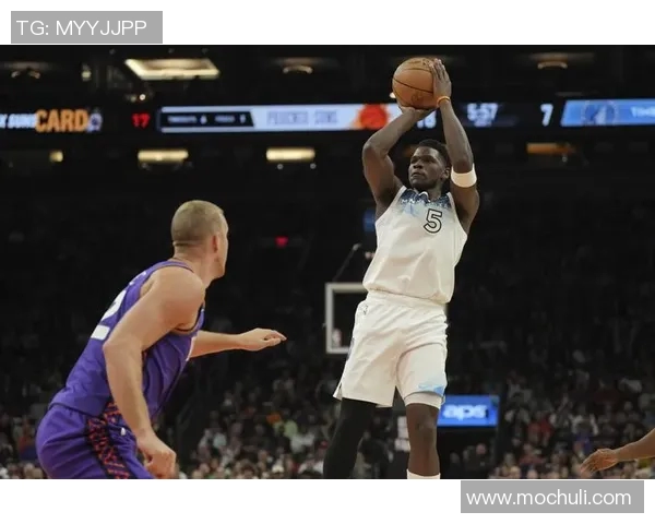 詹姆斯大帽爱德华兹 随后急停命中三分 詹姆斯大帽爱德华兹 随后急停命中三分