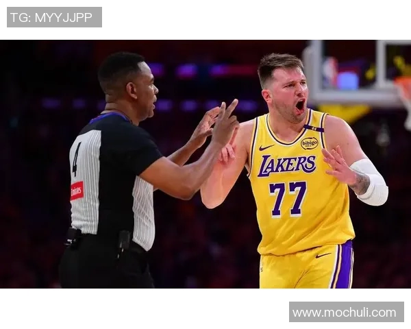 NBA常规赛焦点战：詹皇缺阵东契奇空砍38+三双，湖人主场惨败马刺16分